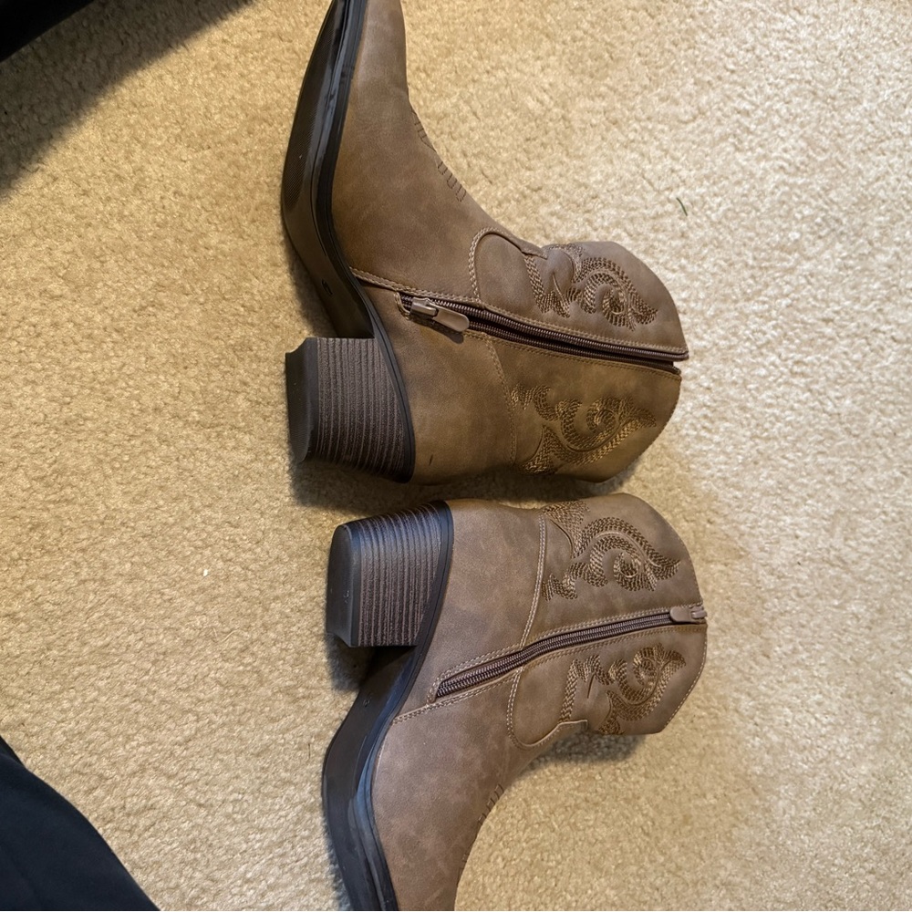 Global Win Tan Ankle Boots with Embroidery
